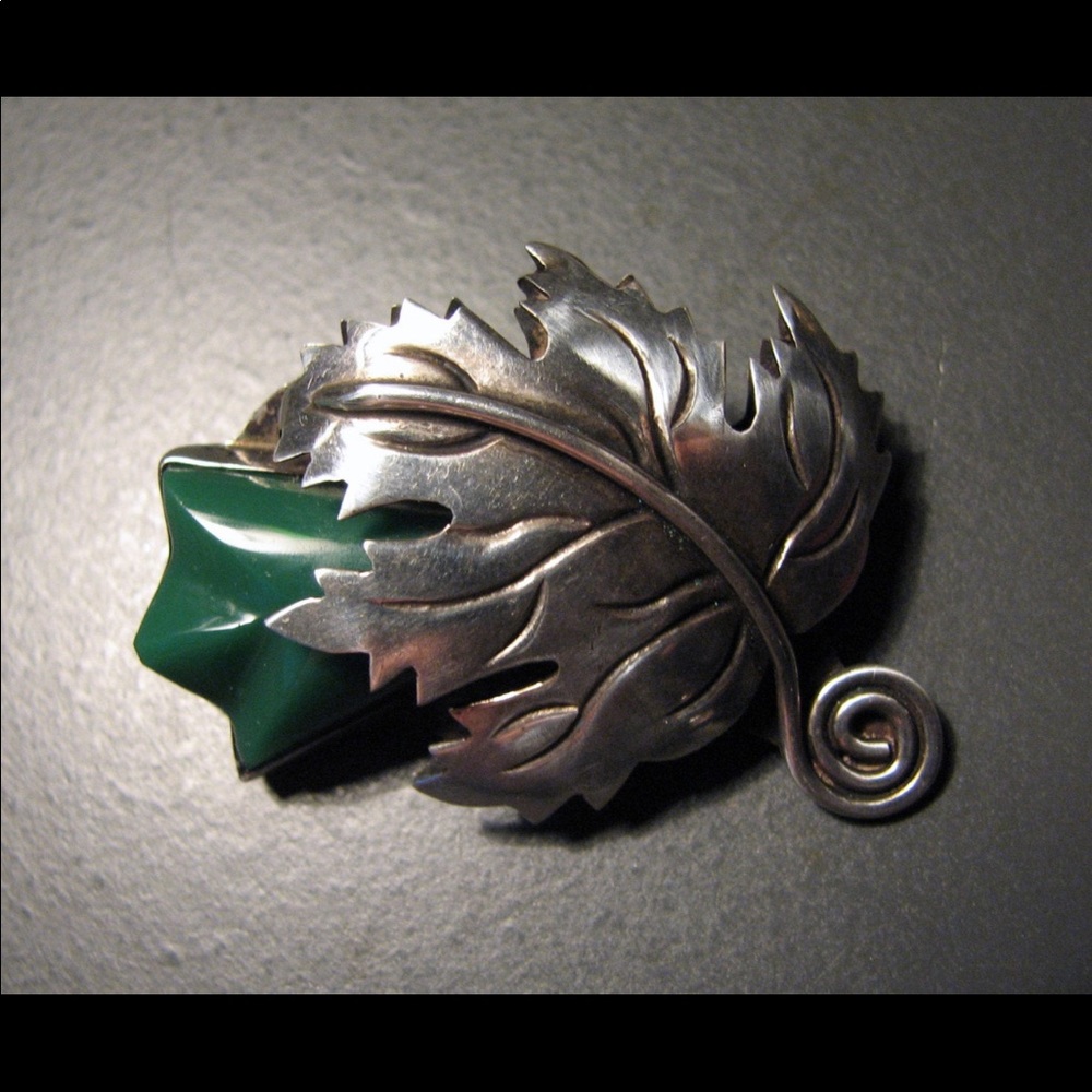 Vintage sterling MEXICAN green onyx tulip leaf brooch pin